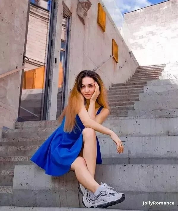 Daniela Profile image 4