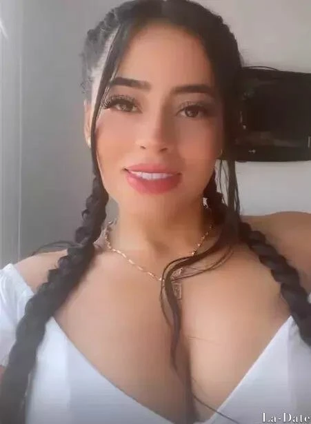 Veronica Profile image 2