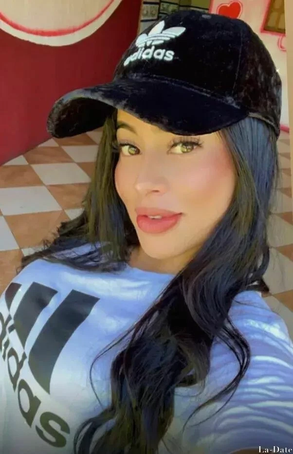 Veronica Profile image 1