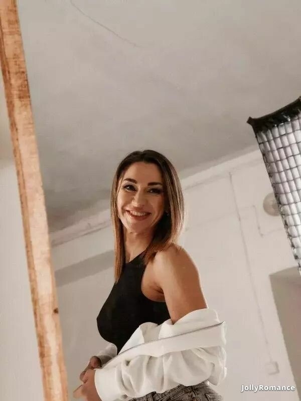 Yana Profile image 4